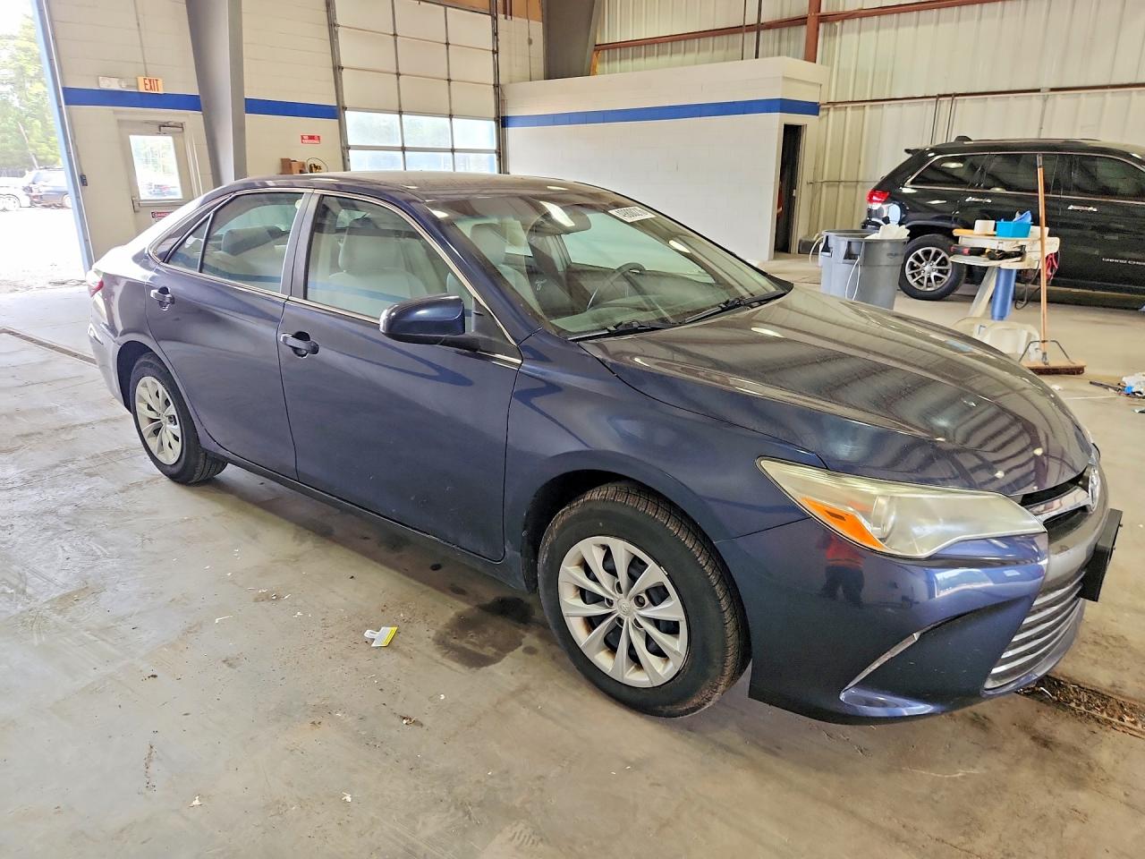 2016 TOYOTA CAMRY LE photo 4