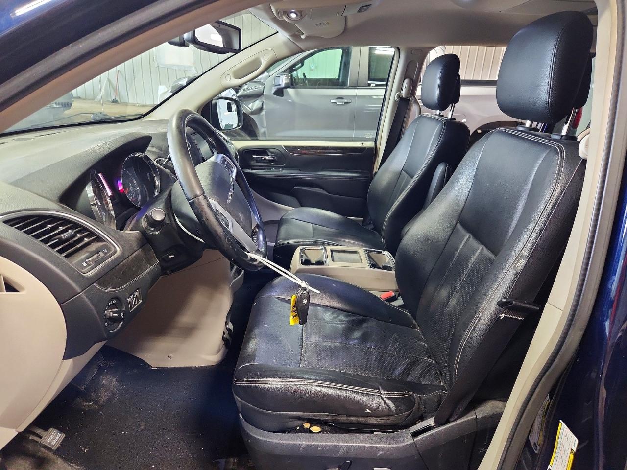 2013 CHRYSLER TOWN & COUNTRY TOURING L photo 19