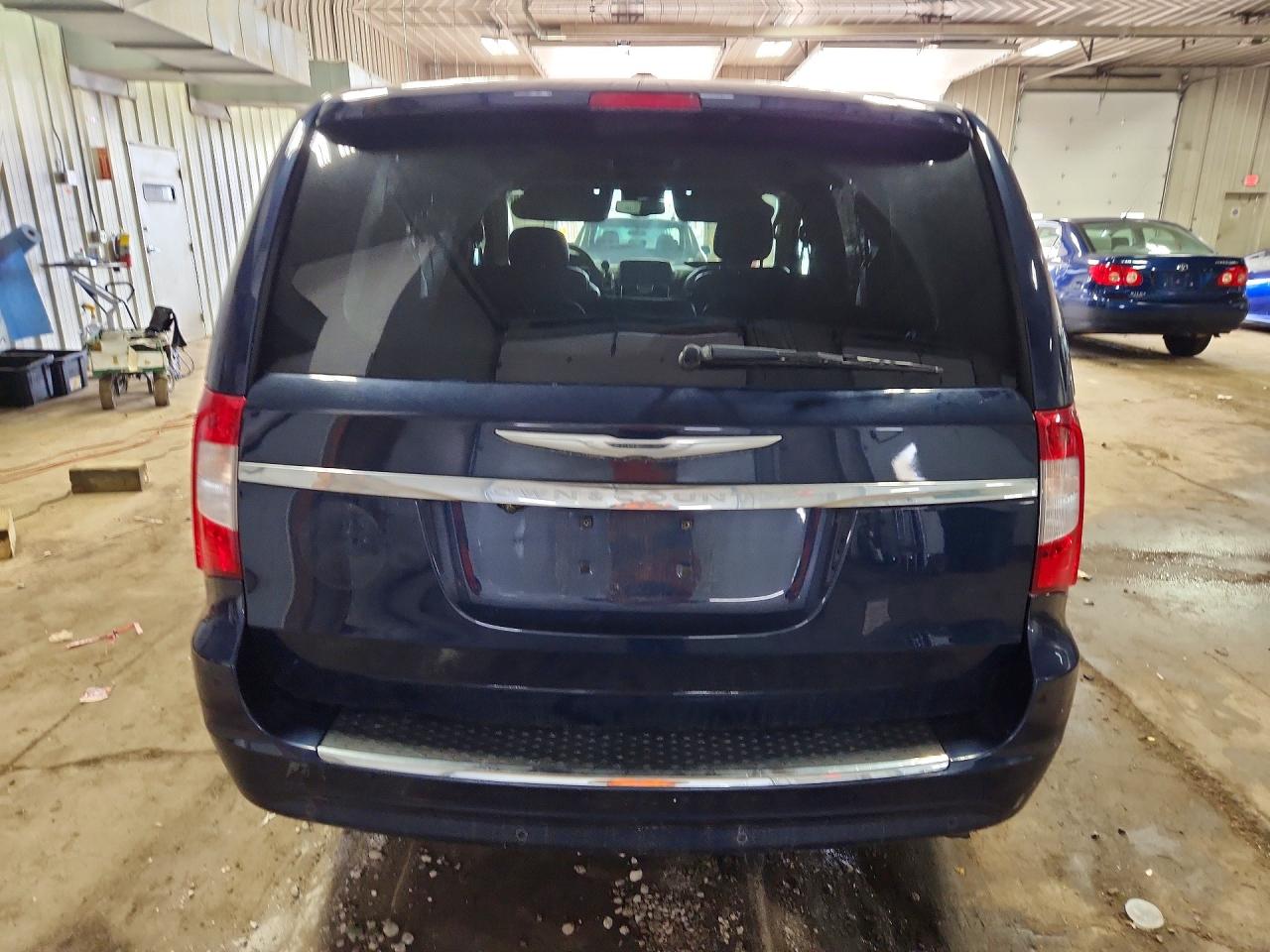 2013 CHRYSLER TOWN & COUNTRY TOURING L photo 16