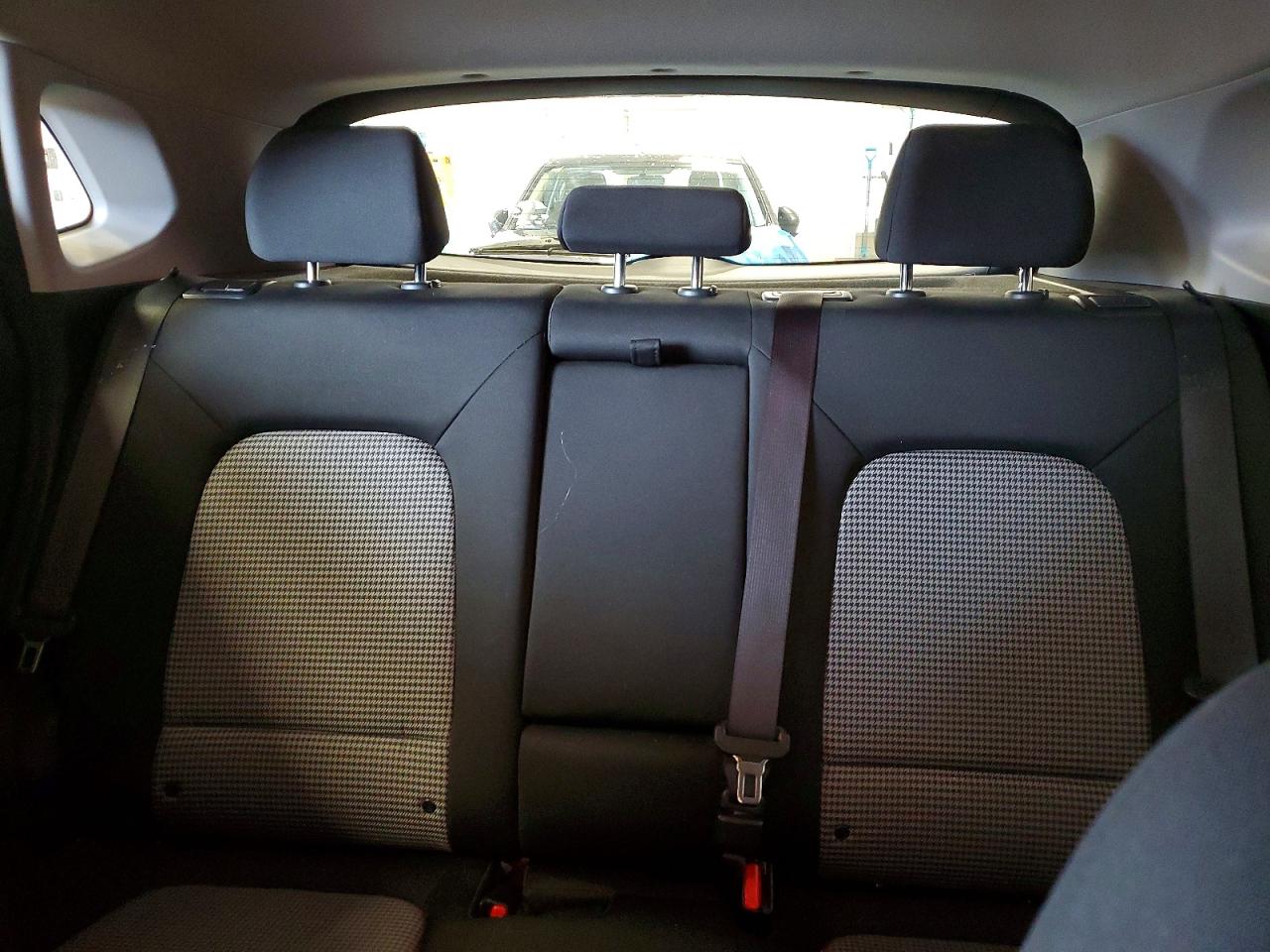 2020 HYUNDAI KONA SE photo 19