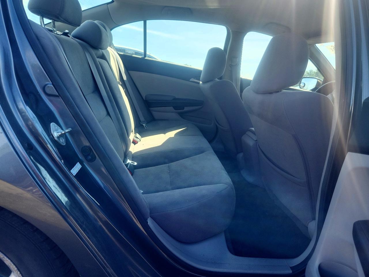 2011 HONDA ACCORD LXP photo 28