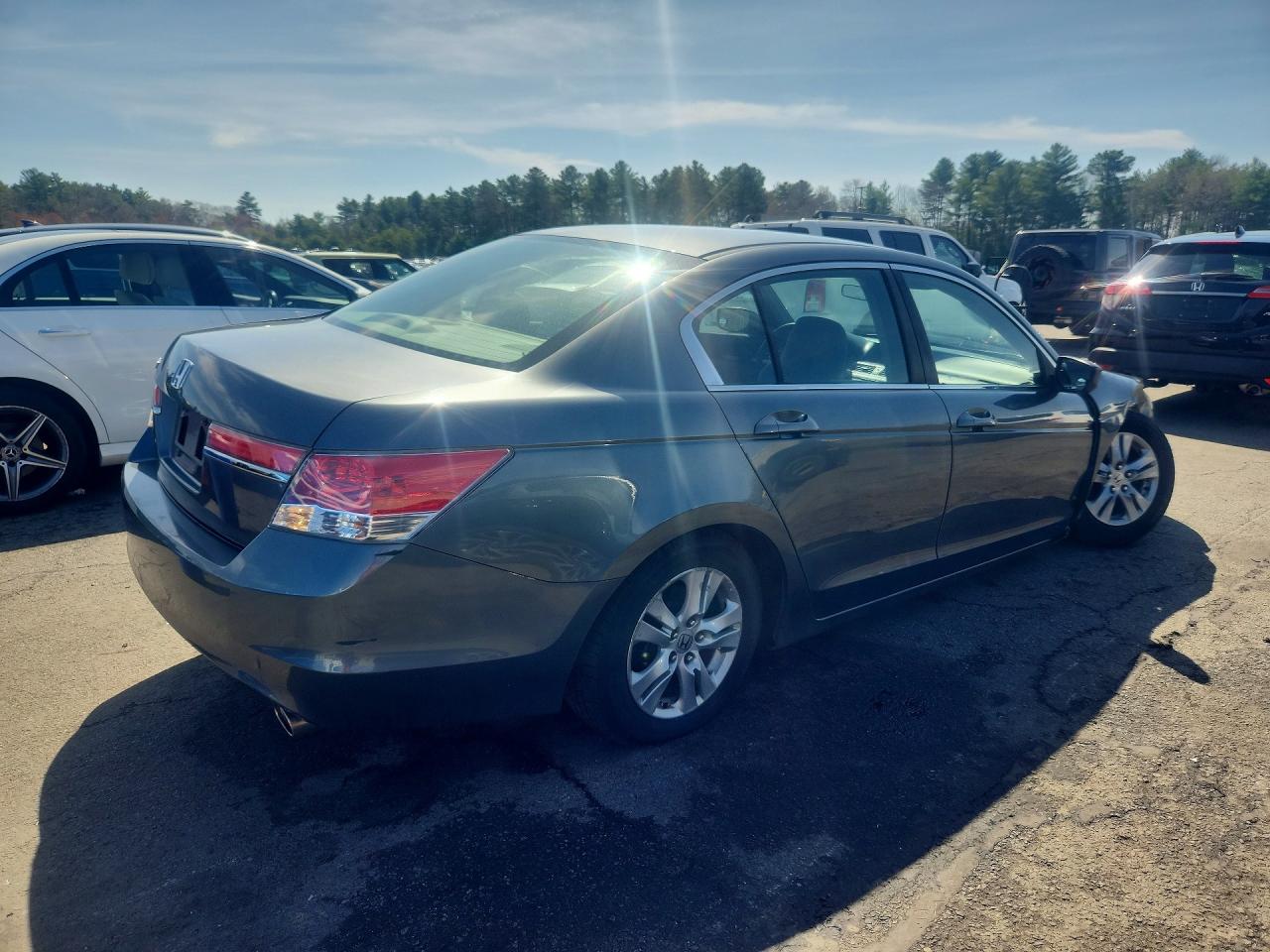 2011 HONDA ACCORD LXP photo 7