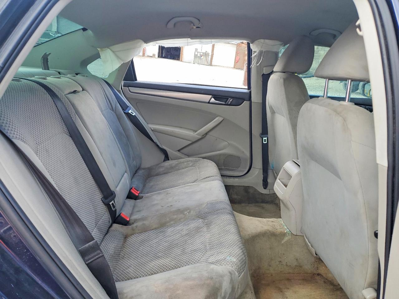 2014 VOLKSWAGEN PASSAT S photo 28