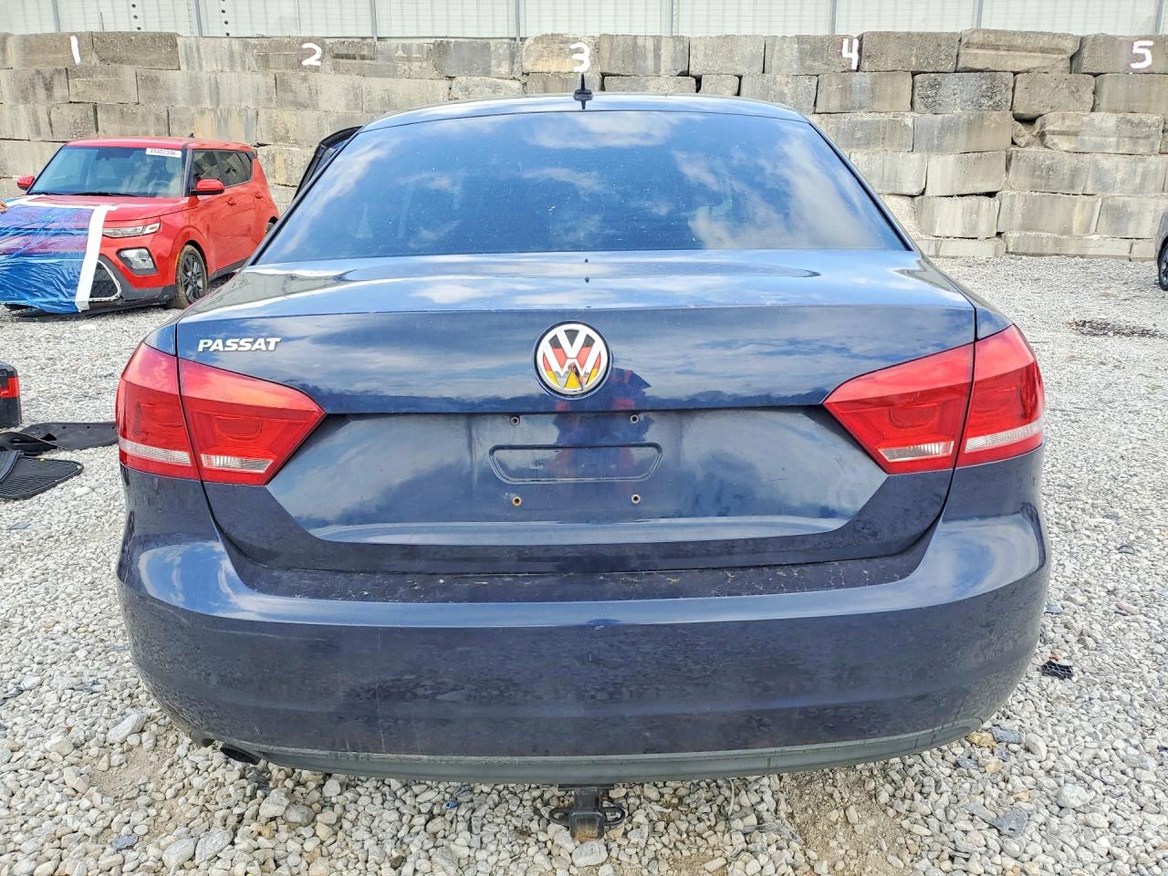 2014 VOLKSWAGEN PASSAT S photo 16