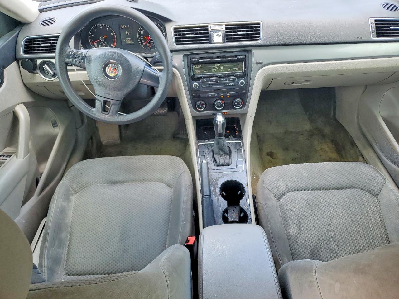 2014 VOLKSWAGEN PASSAT S photo 22