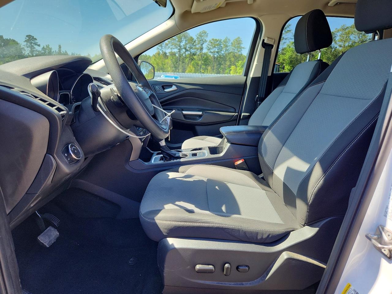 2017 FORD ESCAPE SE photo 19