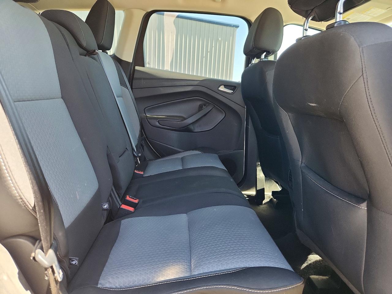 2017 FORD ESCAPE SE photo 28