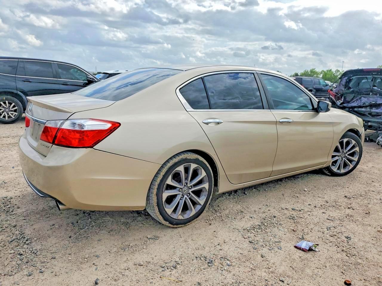 2014 HONDA ACCORD photo 7