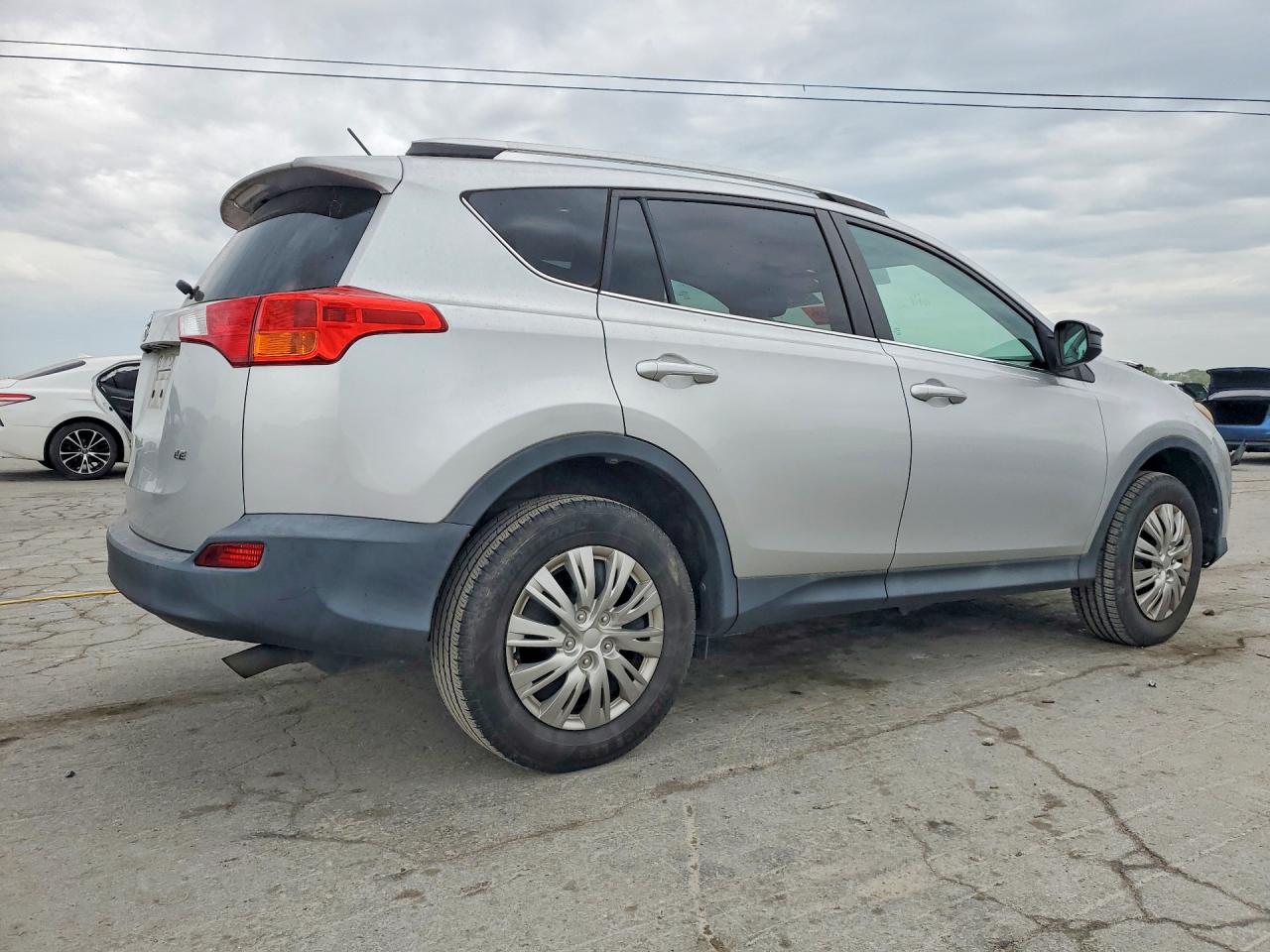 2013 TOYOTA RAV4 LE photo 5