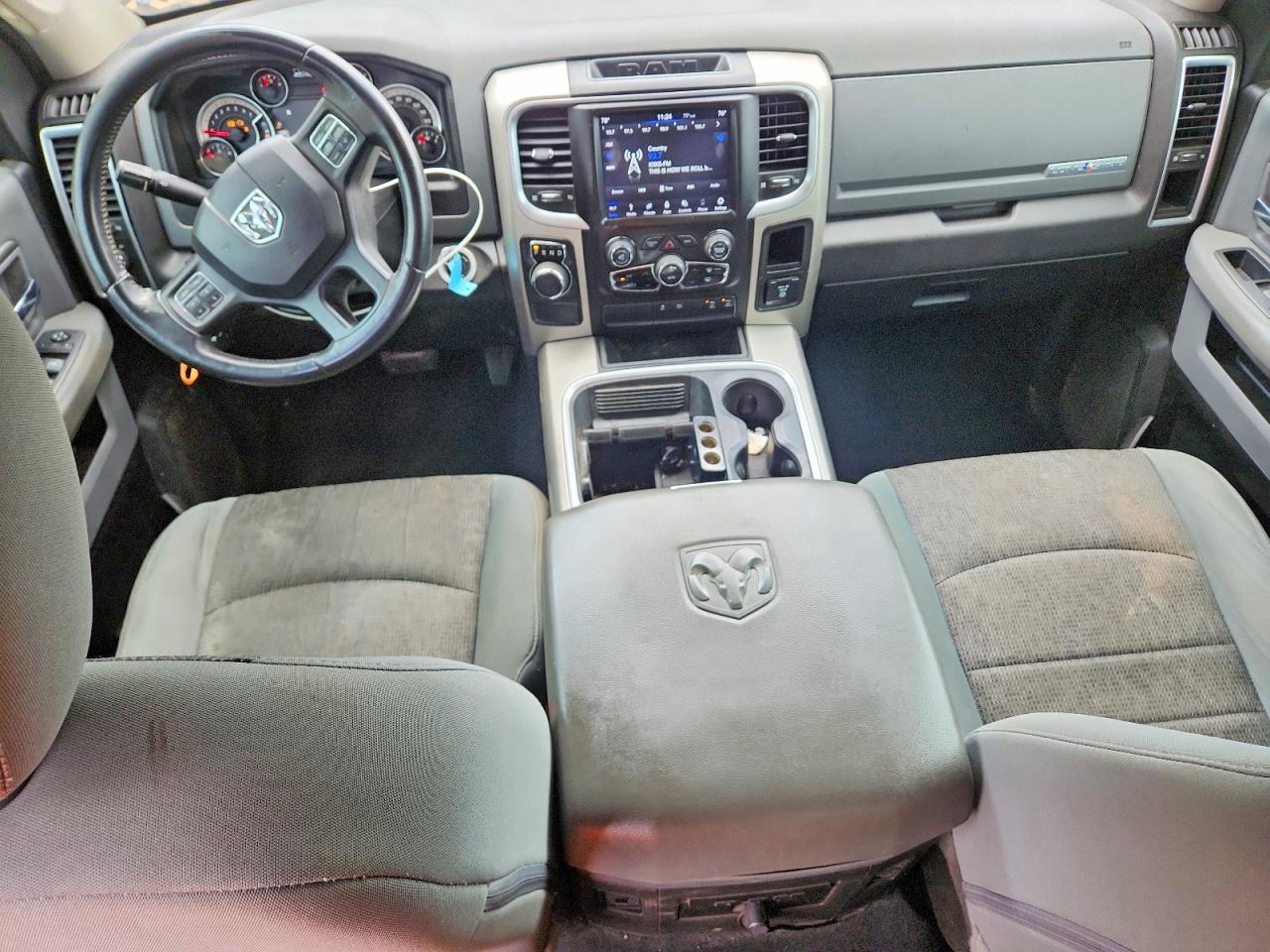 2019 RAM 1500 CLASSIC SLT photo 22