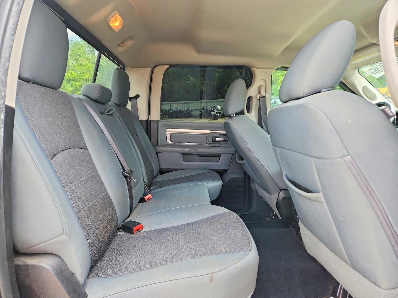 2019 RAM 1500 CLASSIC SLT photo 28