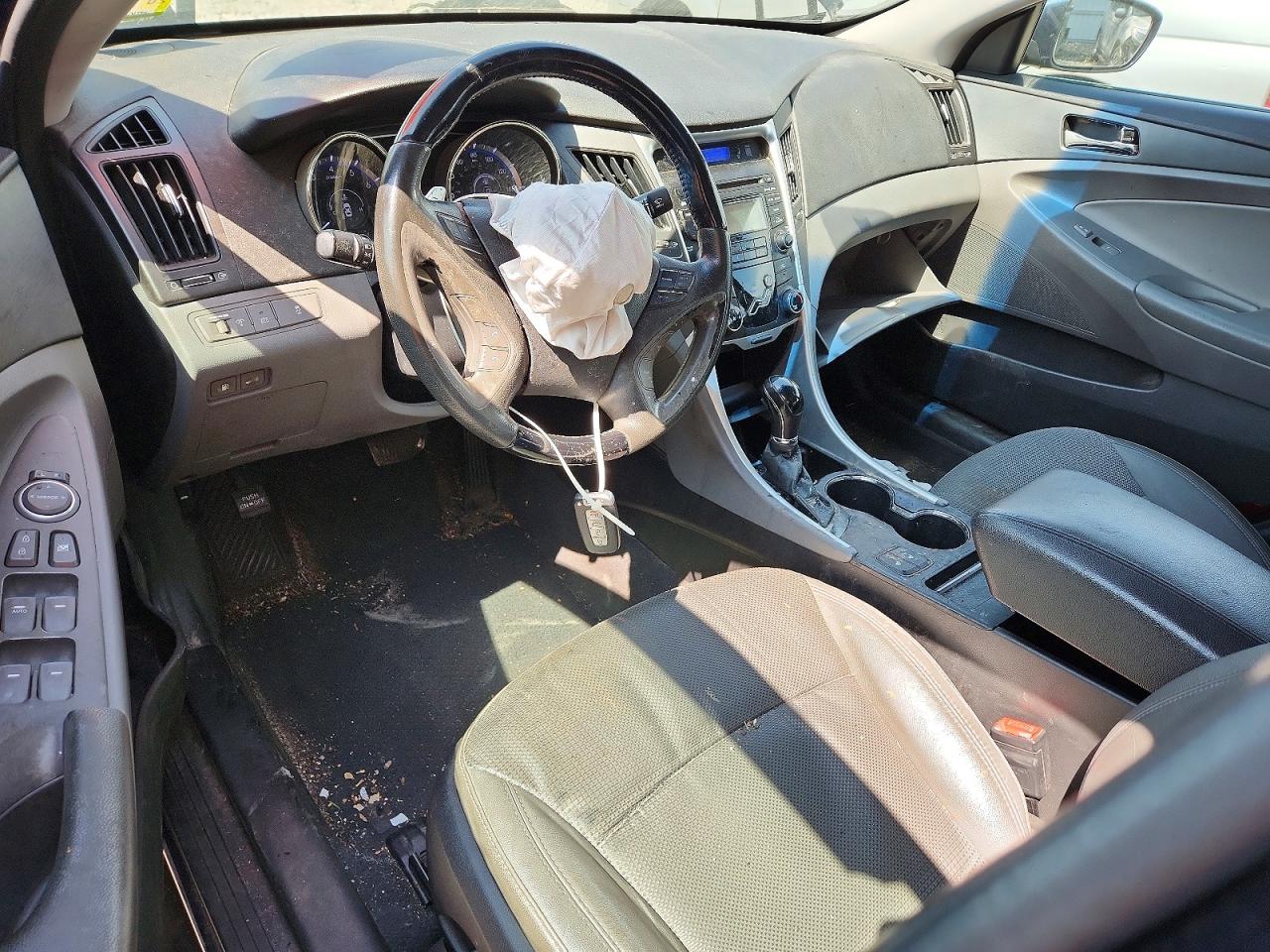 2013 HYUNDAI SONATA SE photo 22