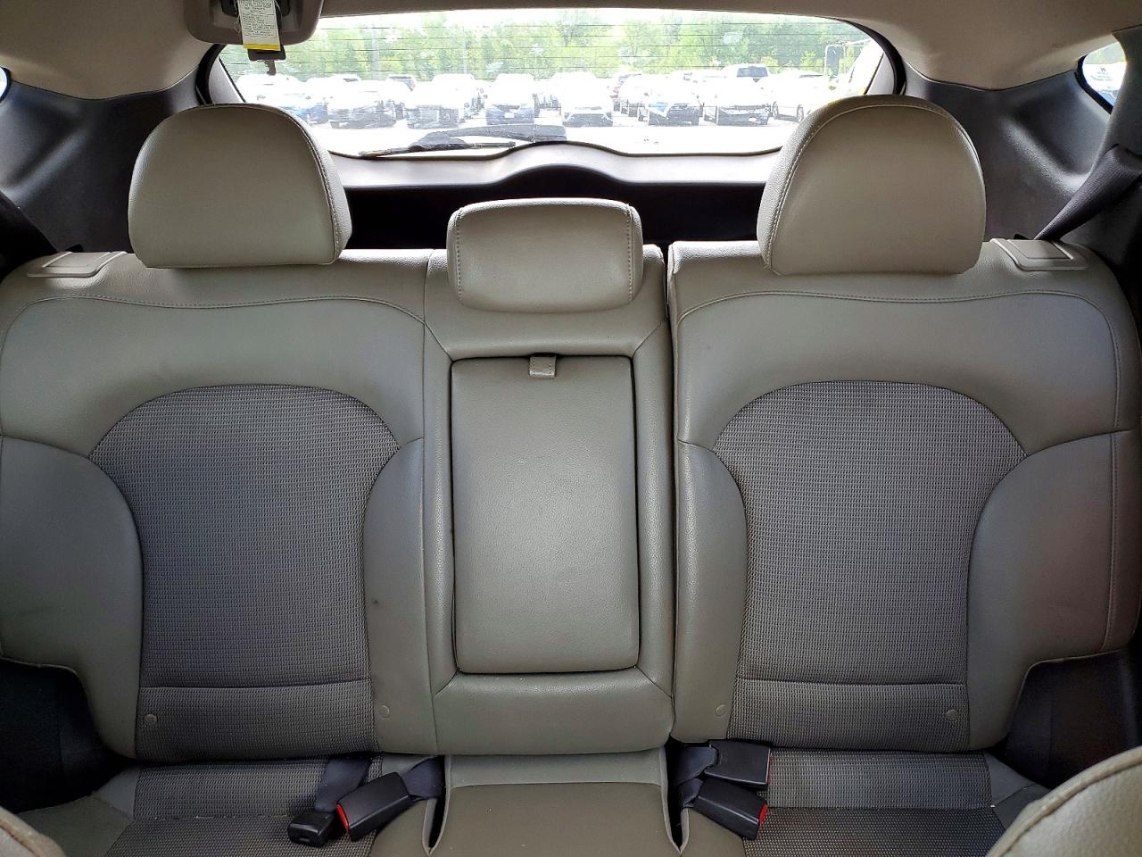 2015 HYUNDAI TUCSON SE photo 28