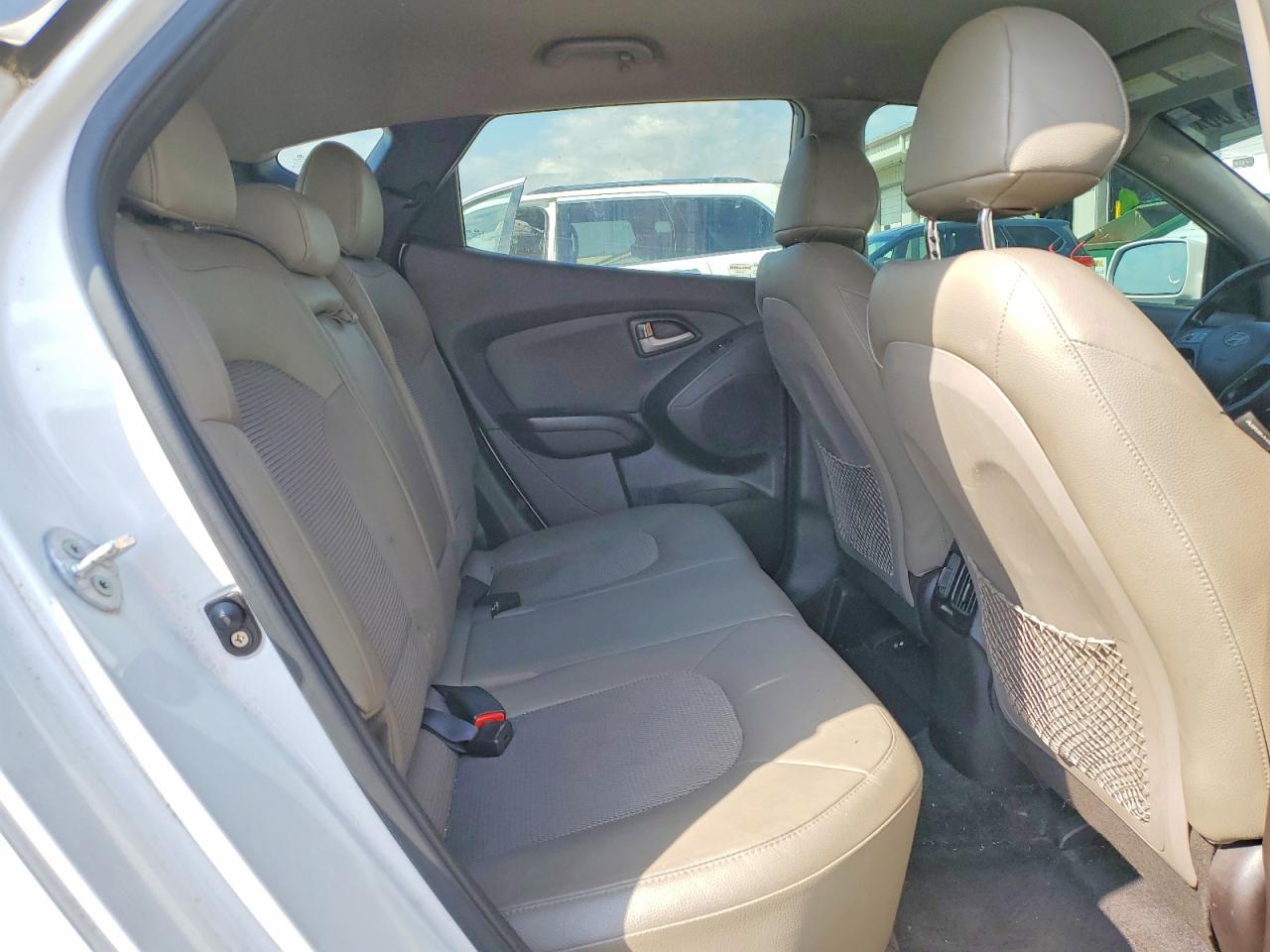 2015 HYUNDAI TUCSON SE photo 31
