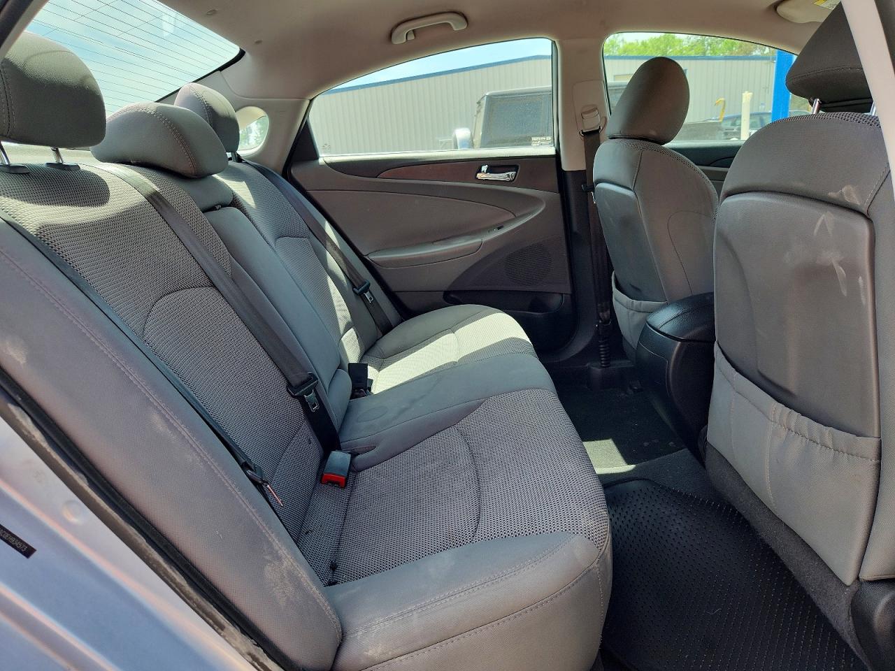 2014 HYUNDAI SONATA GLS photo 28
