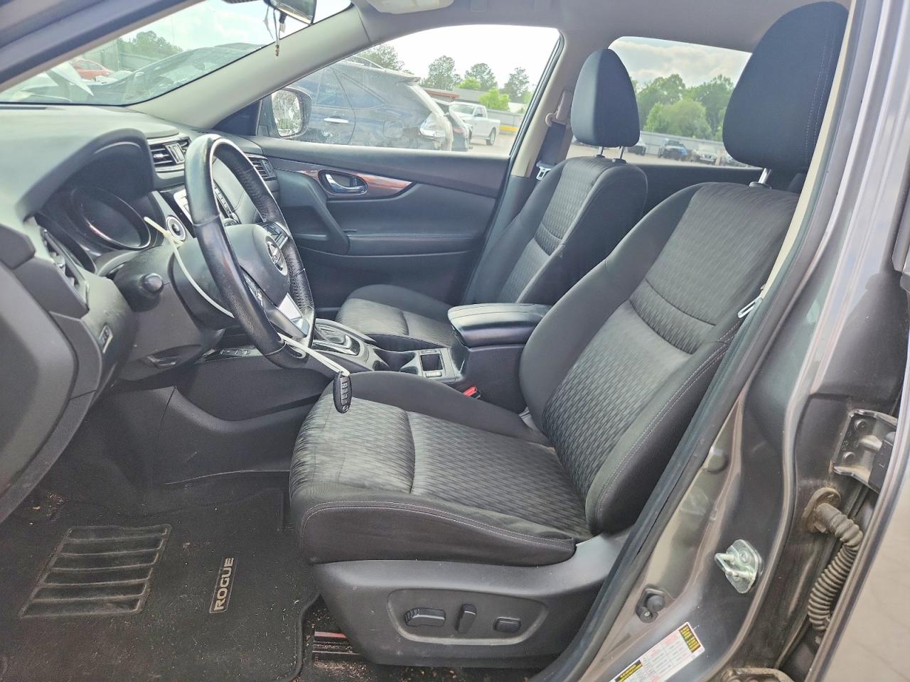 2019 NISSAN ROGUE SV photo 19