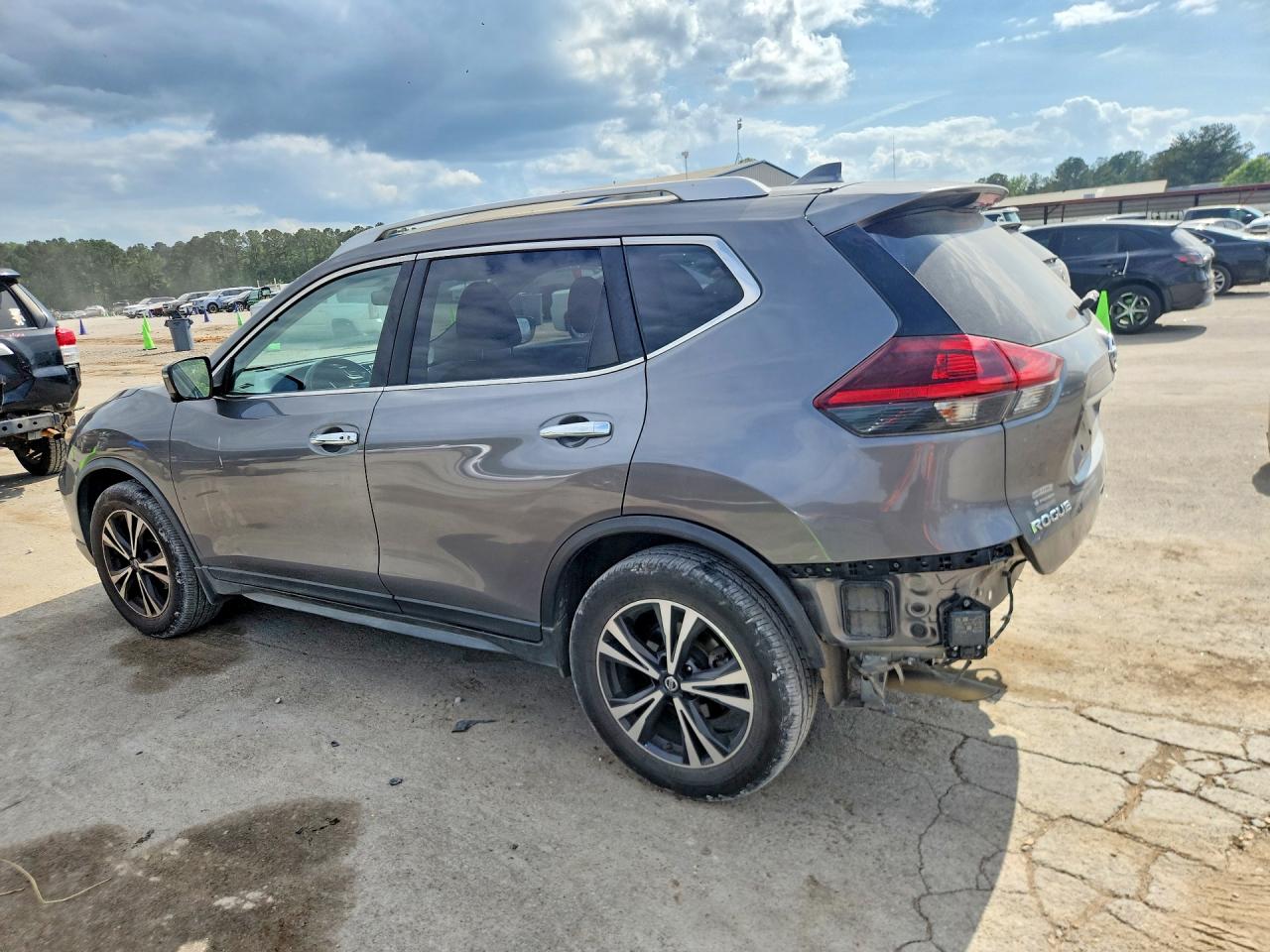 2019 NISSAN ROGUE SV photo 4