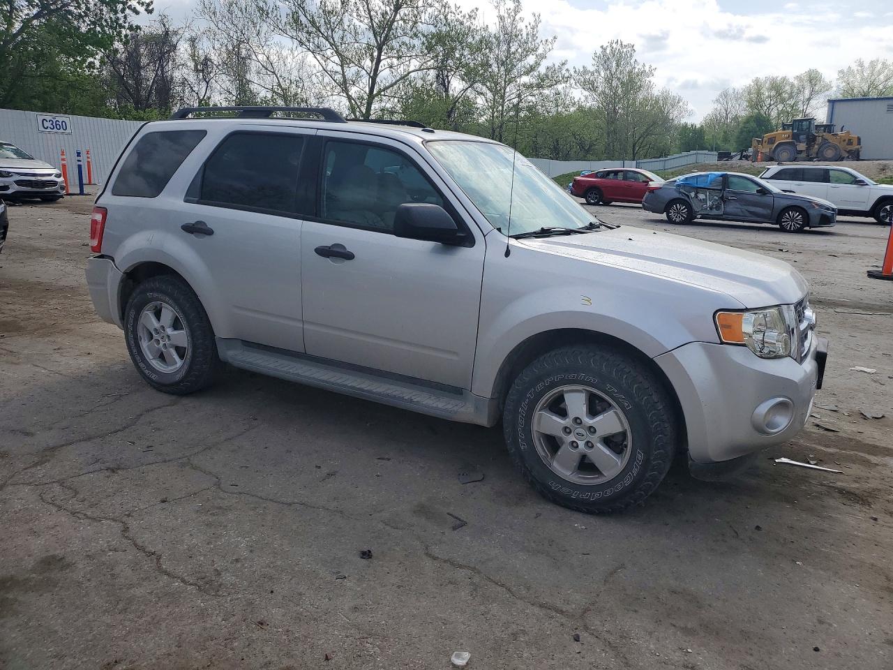 2011 FORD ESCAPE XLT photo 4