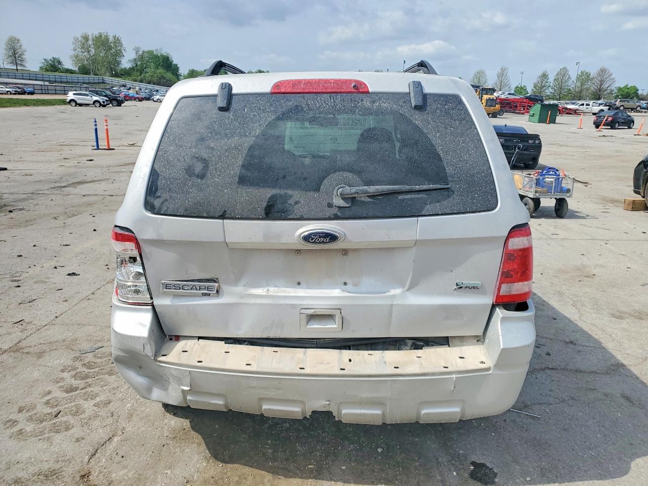 2011 FORD ESCAPE XLT photo 6