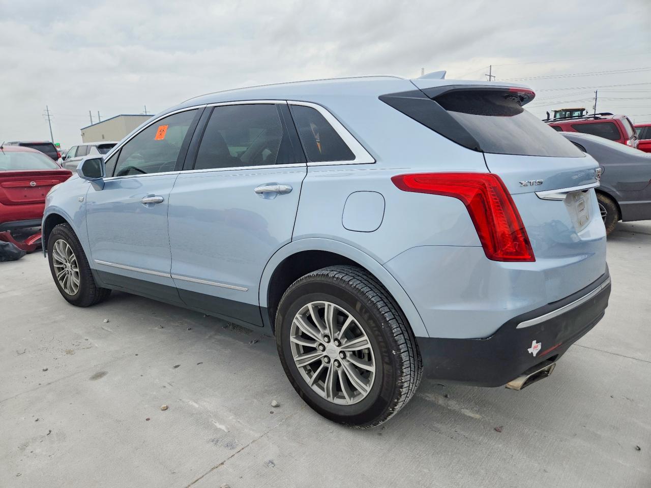2017 CADILLAC XT5 LUXURY photo 3