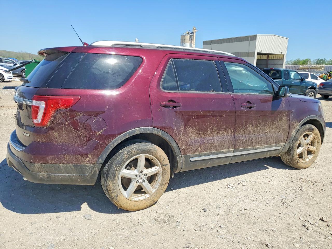 2018 FORD EXPLORER XLT photo 5