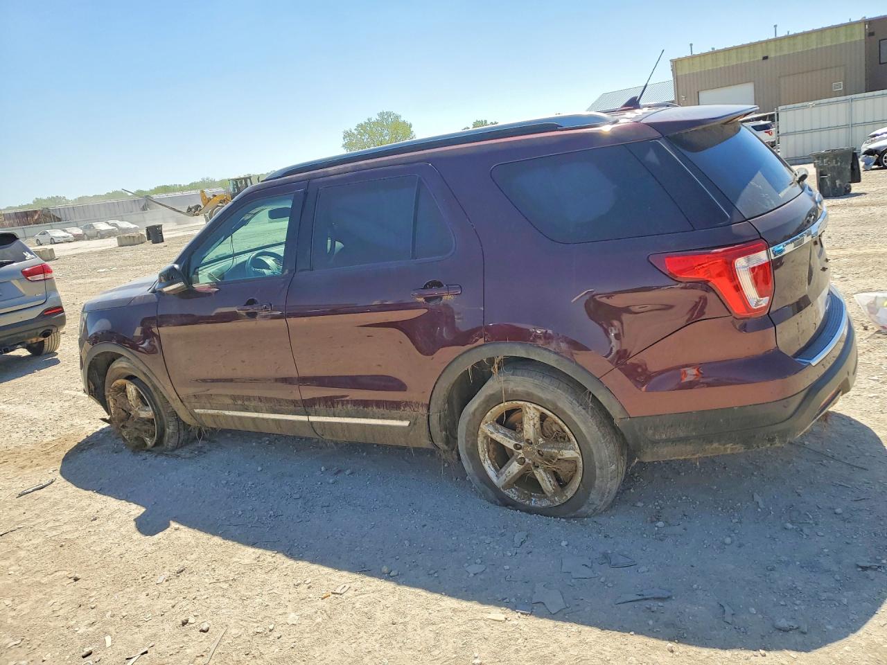 2018 FORD EXPLORER XLT photo 3