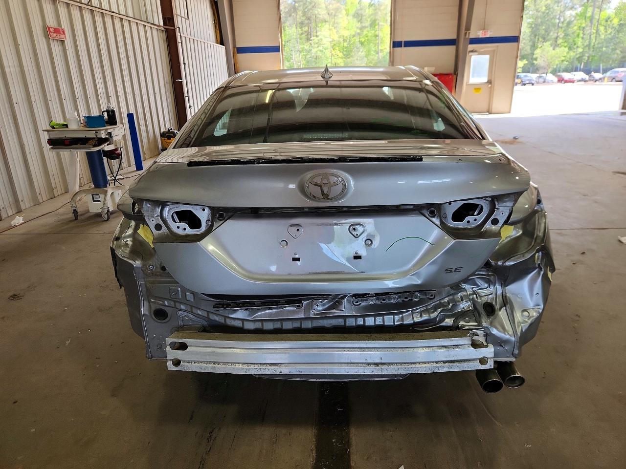 2020 TOYOTA CAMRY SE photo 11