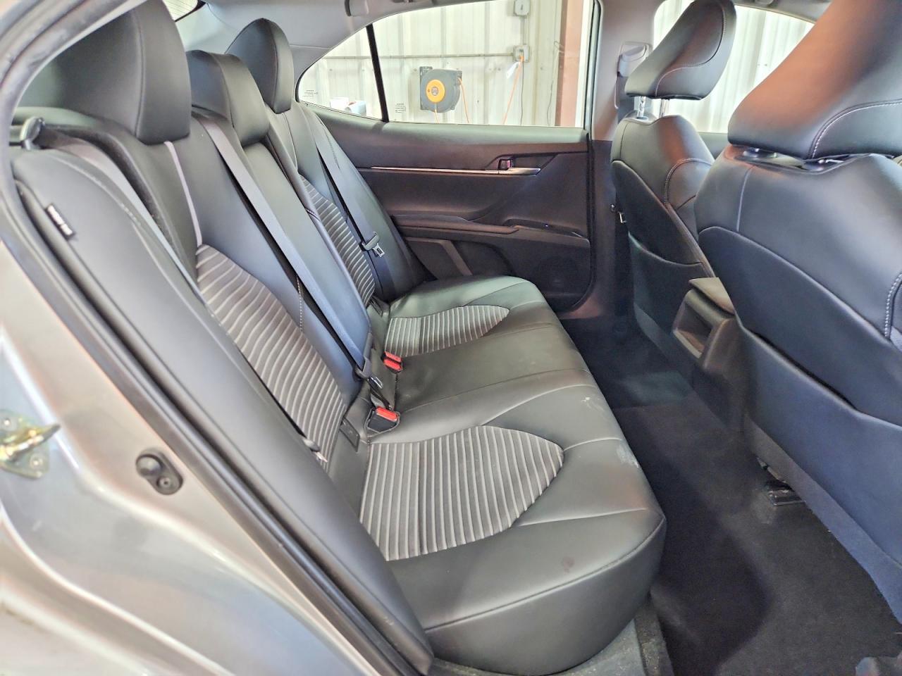 2020 TOYOTA CAMRY SE photo 19