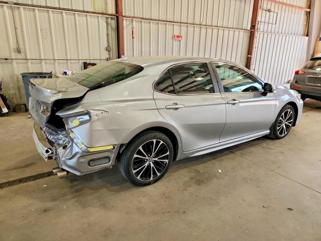 2020 TOYOTA CAMRY SE photo 5