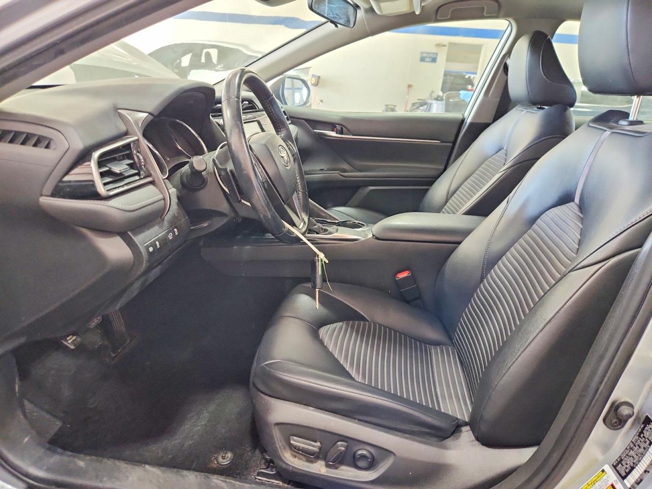 2020 TOYOTA CAMRY SE photo 13