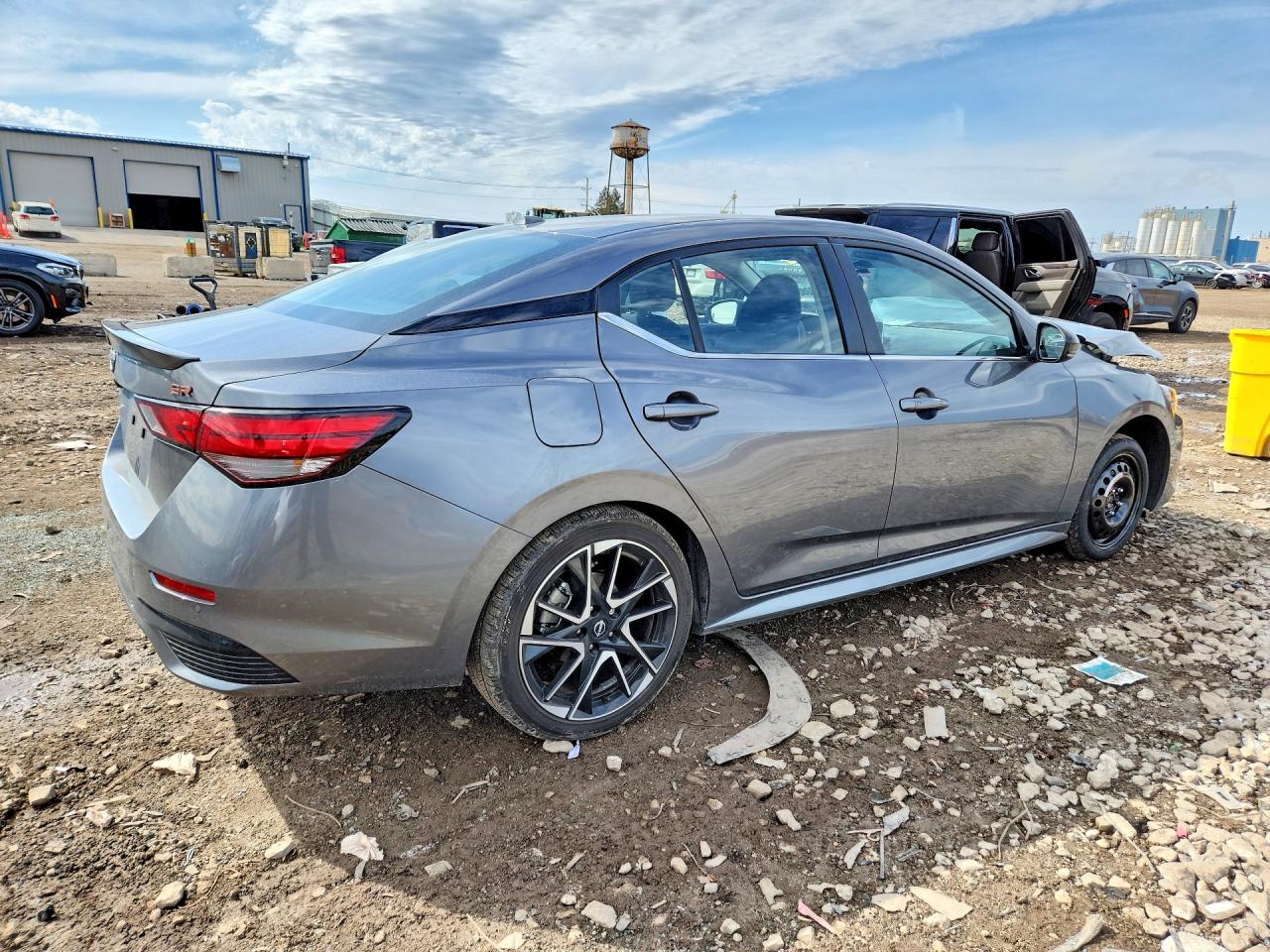 2025 NISSAN SENTRA SR photo 3