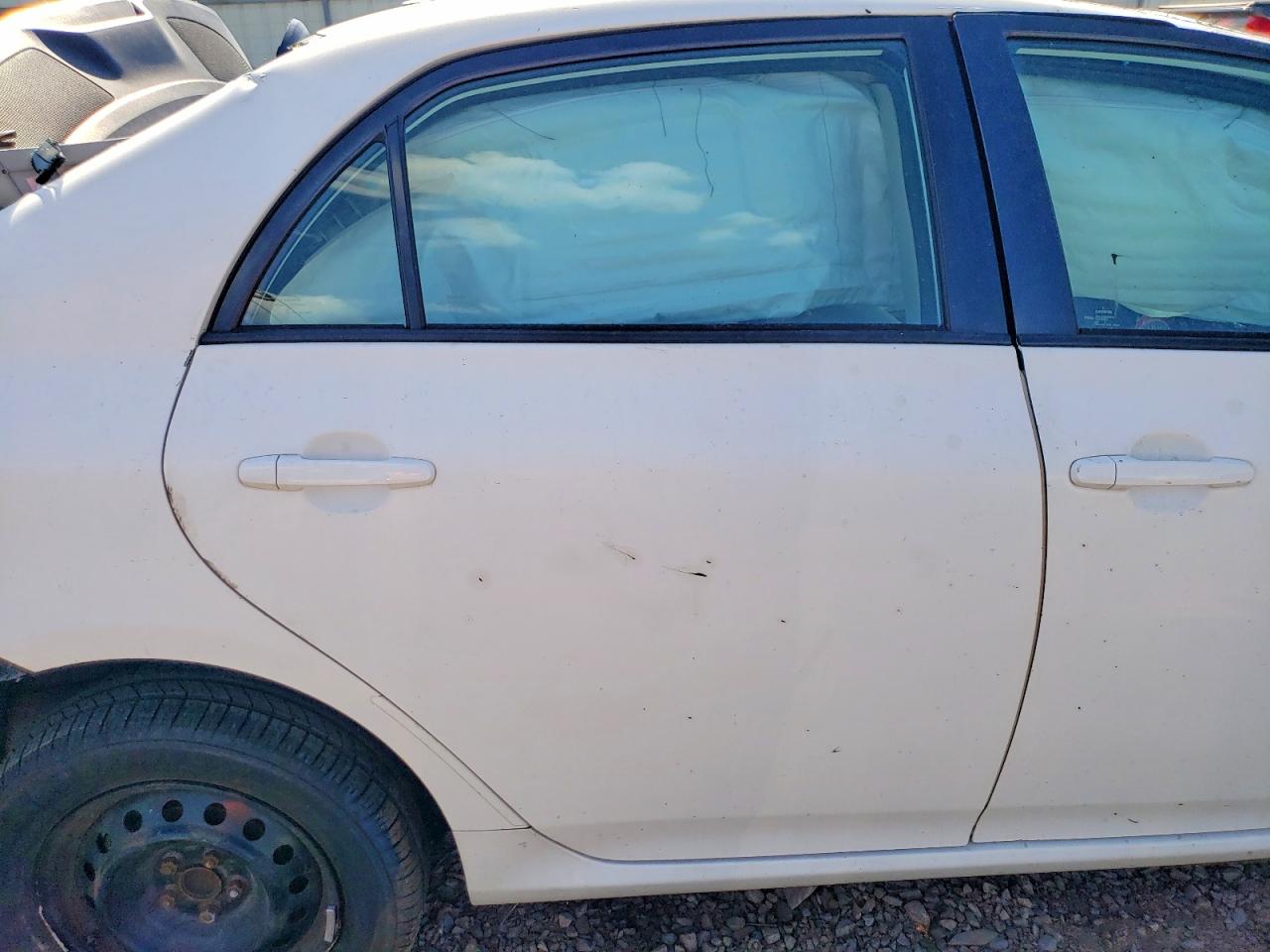 2011 TOYOTA COROLLA LE photo 28