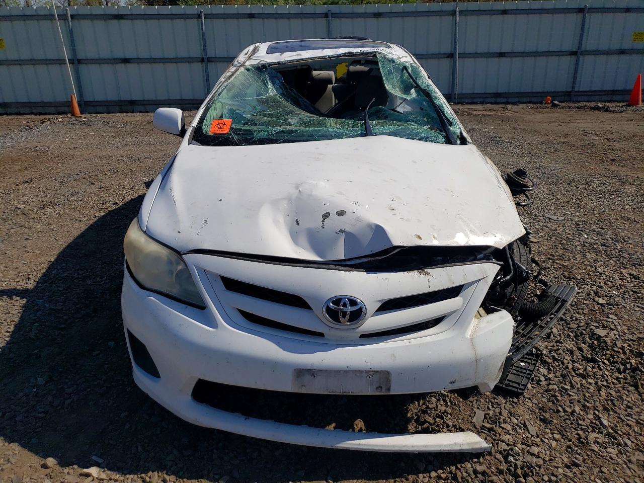 2011 TOYOTA COROLLA LE photo 13