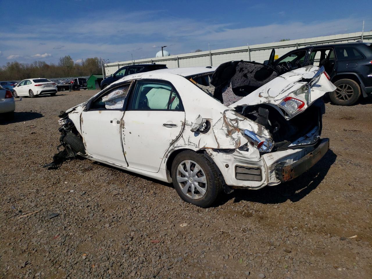 2011 TOYOTA COROLLA LE photo 4