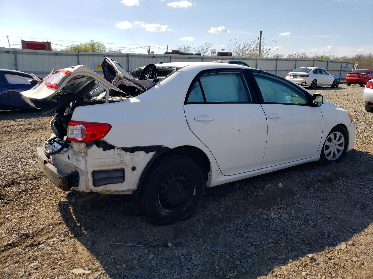 2011 TOYOTA COROLLA LE photo 7