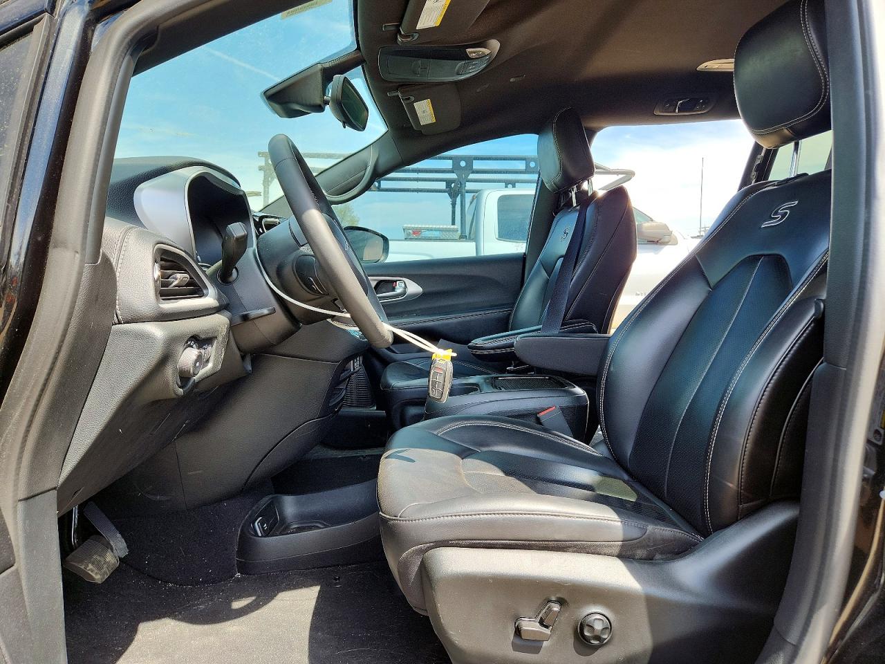 2023 CHRYSLER PACIFICA TOURING L photo 19