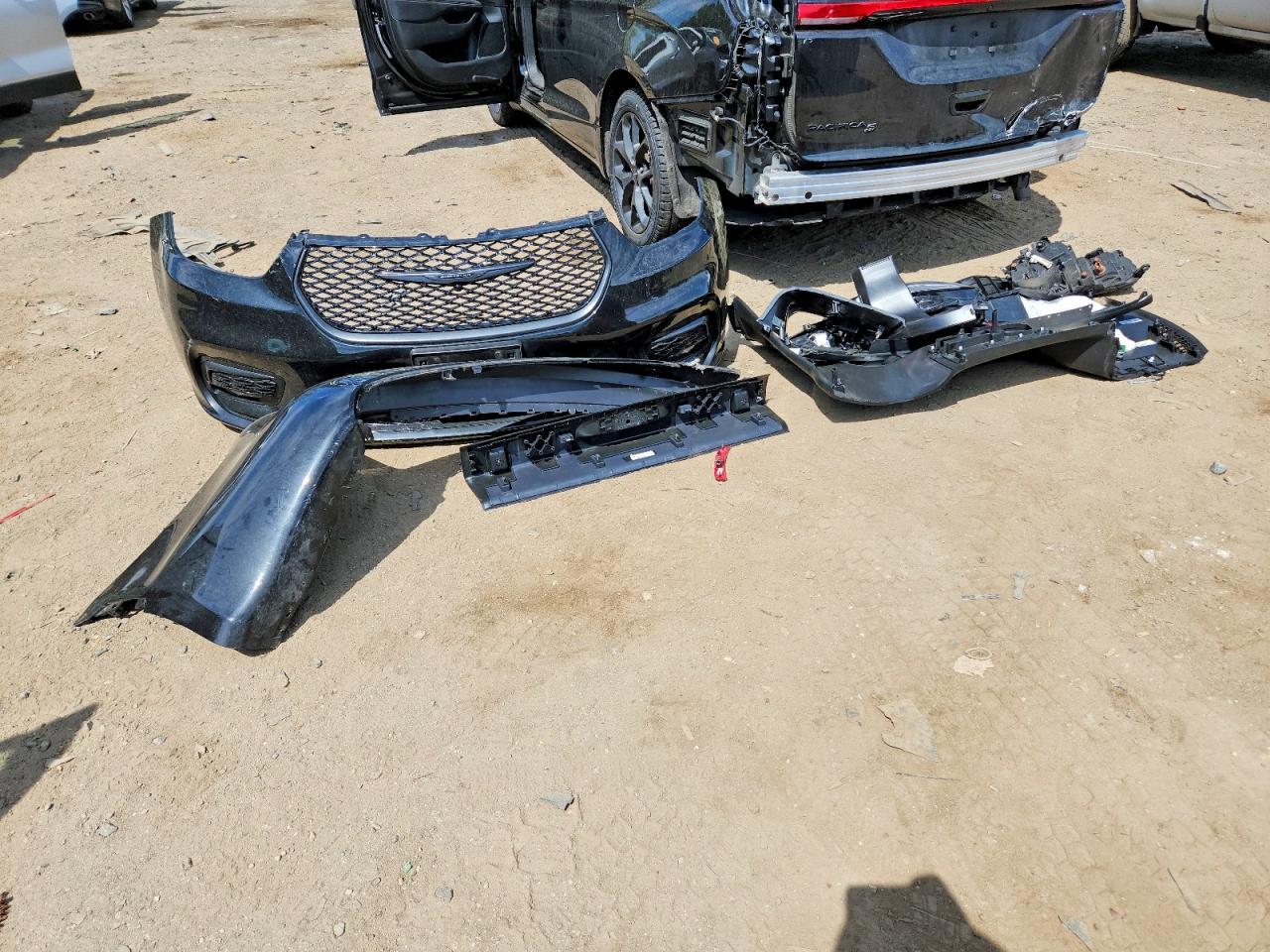 2023 CHRYSLER PACIFICA TOURING L photo 37