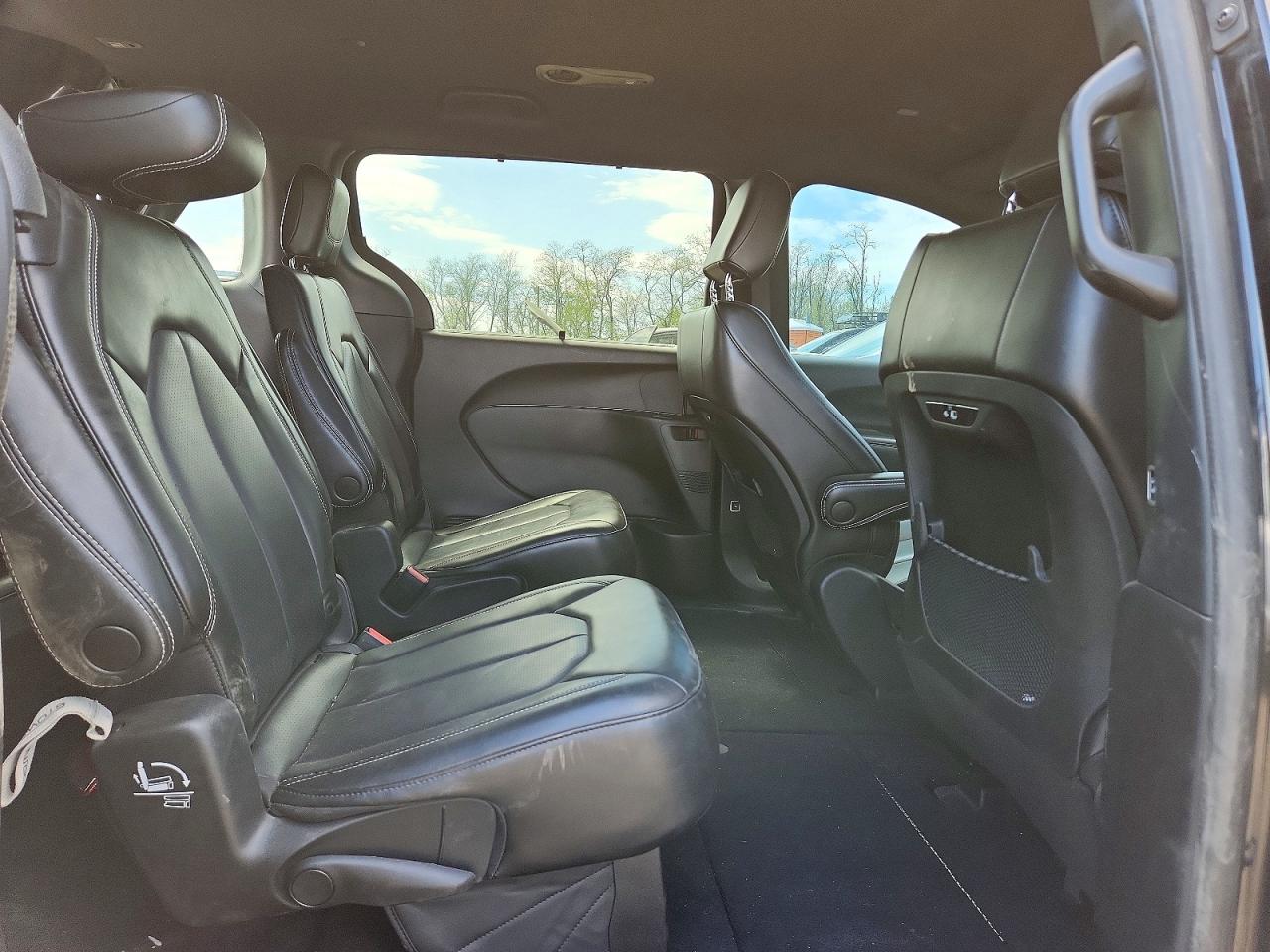 2023 CHRYSLER PACIFICA TOURING L photo 31