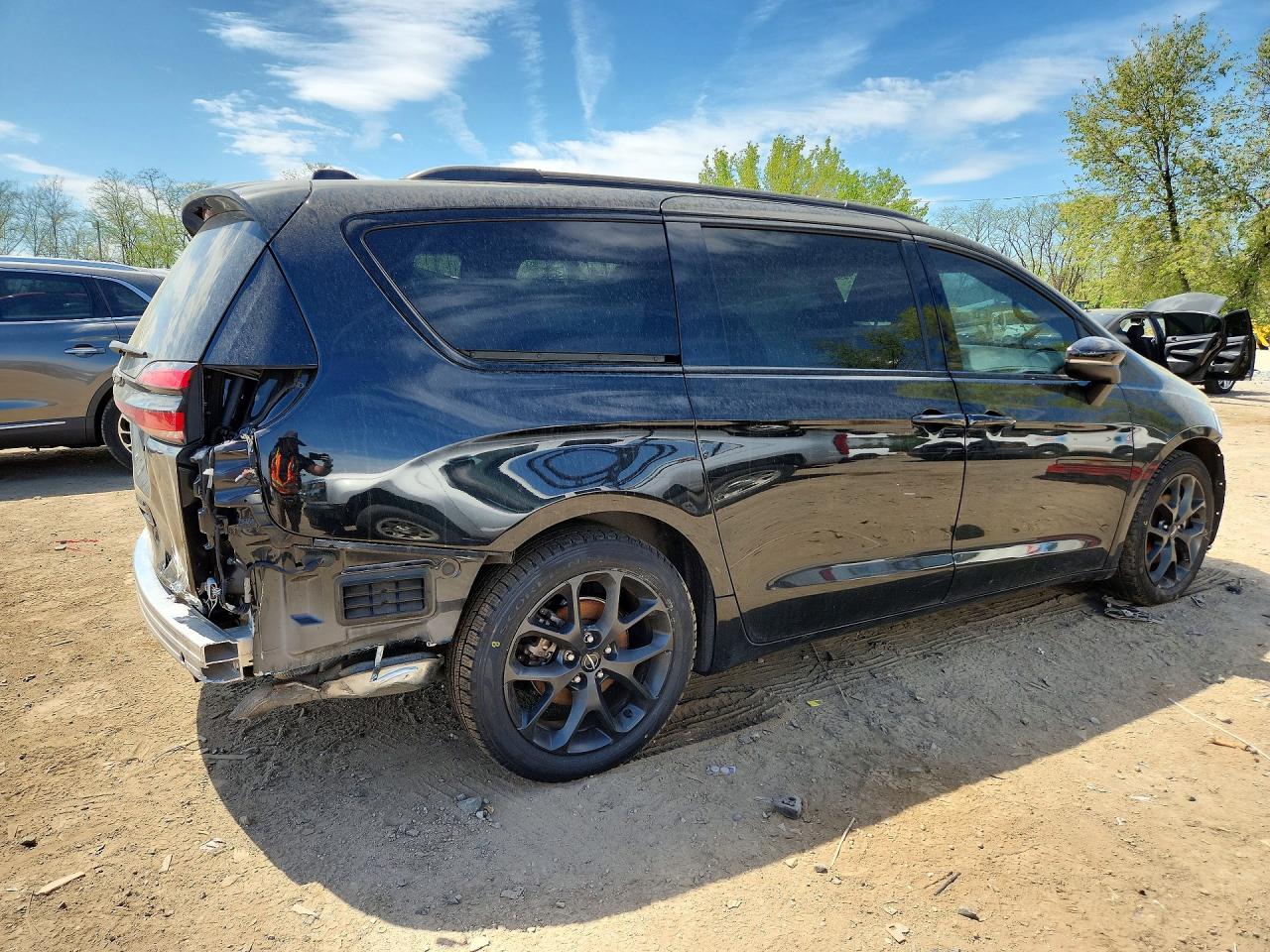 2023 CHRYSLER PACIFICA TOURING L photo 7