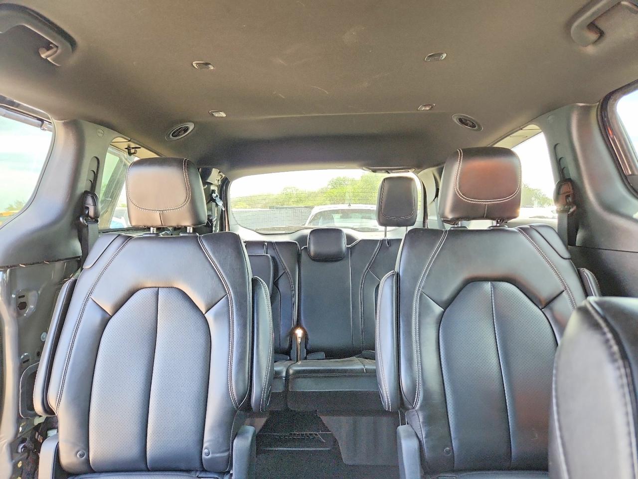 2023 CHRYSLER PACIFICA TOURING L photo 28