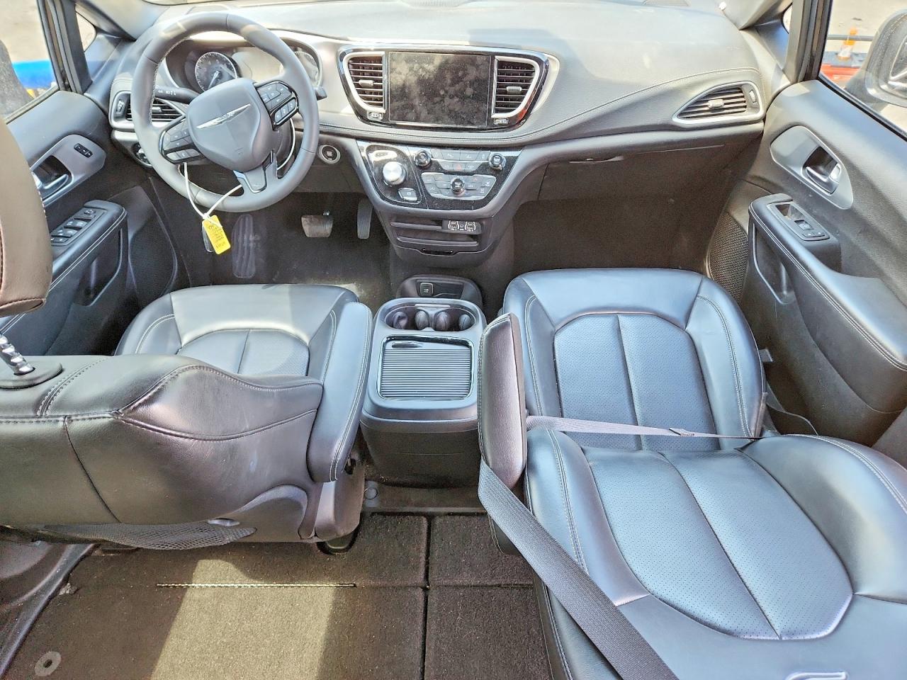 2023 CHRYSLER PACIFICA TOURING L photo 22