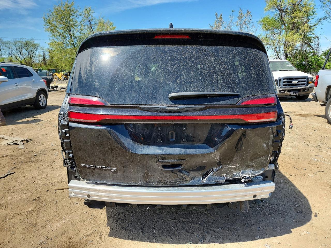 2023 CHRYSLER PACIFICA TOURING L photo 16