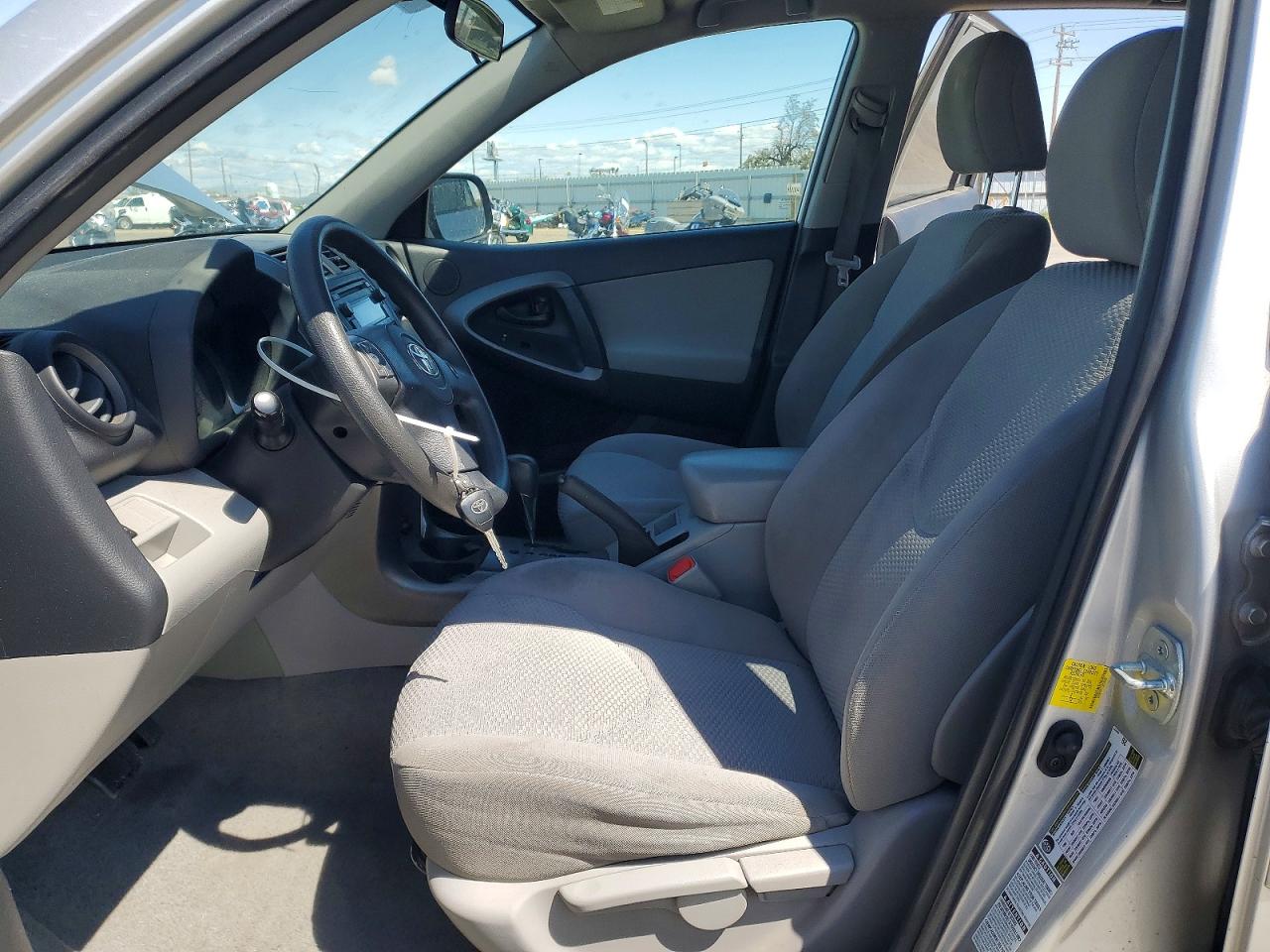 2012 TOYOTA RAV4 BASE photo 13