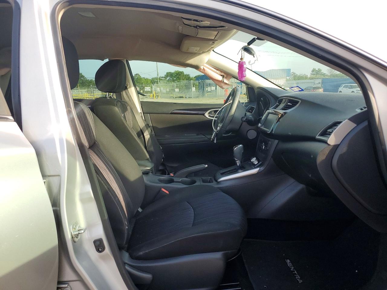 2019 NISSAN SENTRA SV photo 13