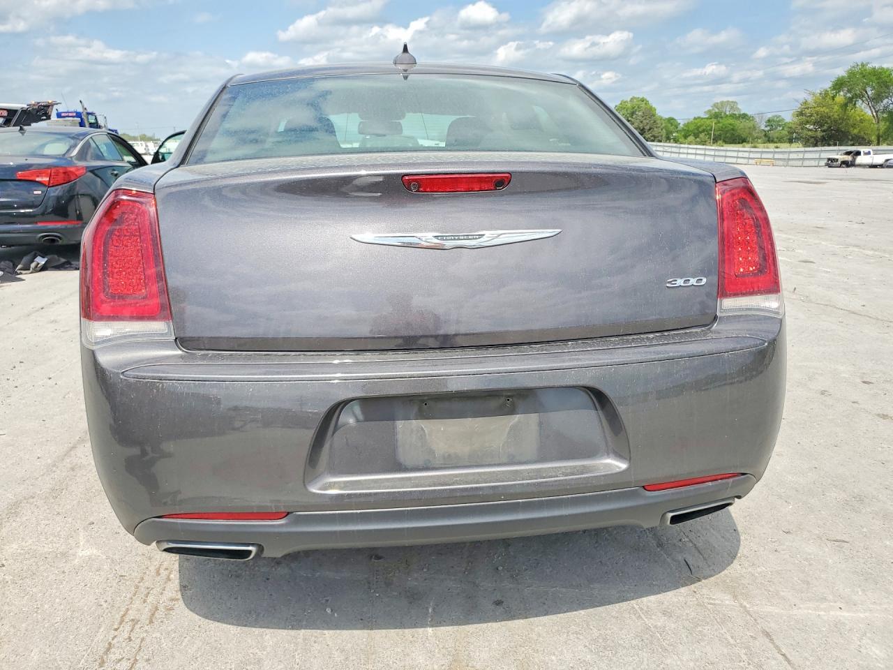 2018 CHRYSLER 300 TOURING photo 16