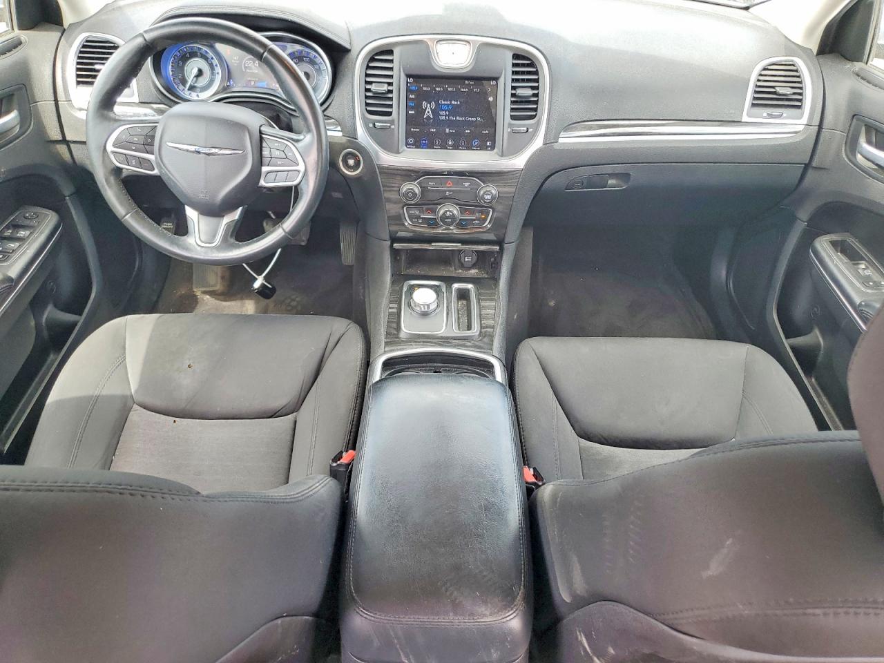 2018 CHRYSLER 300 TOURING photo 22