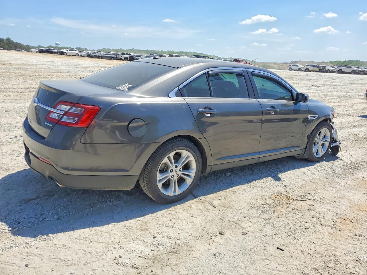 2018 FORD TAURUS SE photo 3