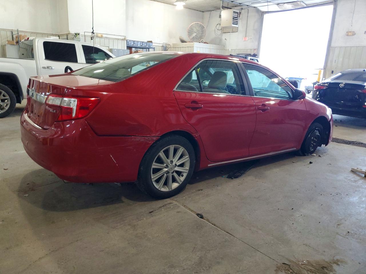 2012 TOYOTA CAMRY XLE photo 3