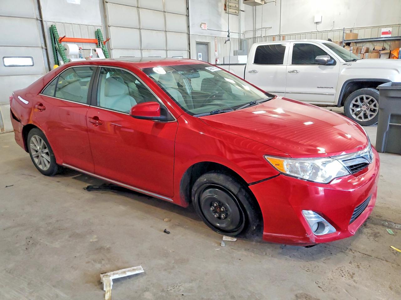 2012 TOYOTA CAMRY XLE photo 4
