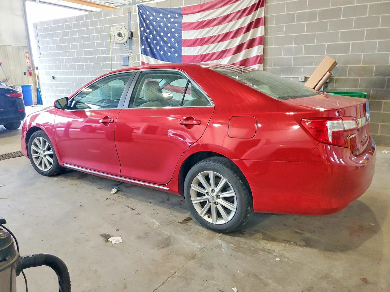 2012 TOYOTA CAMRY XLE photo 2